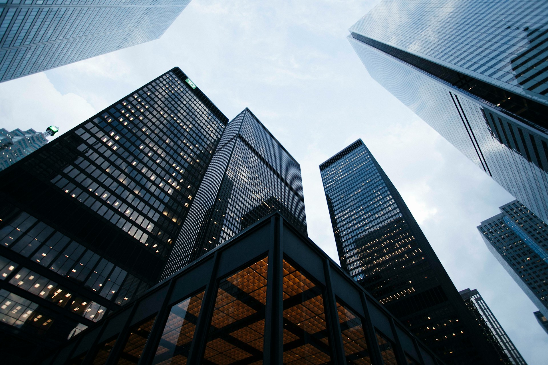 Corporate and commercial legal advisory in Malaysia: company structuring, shareholder agreements, and regulatory compliance